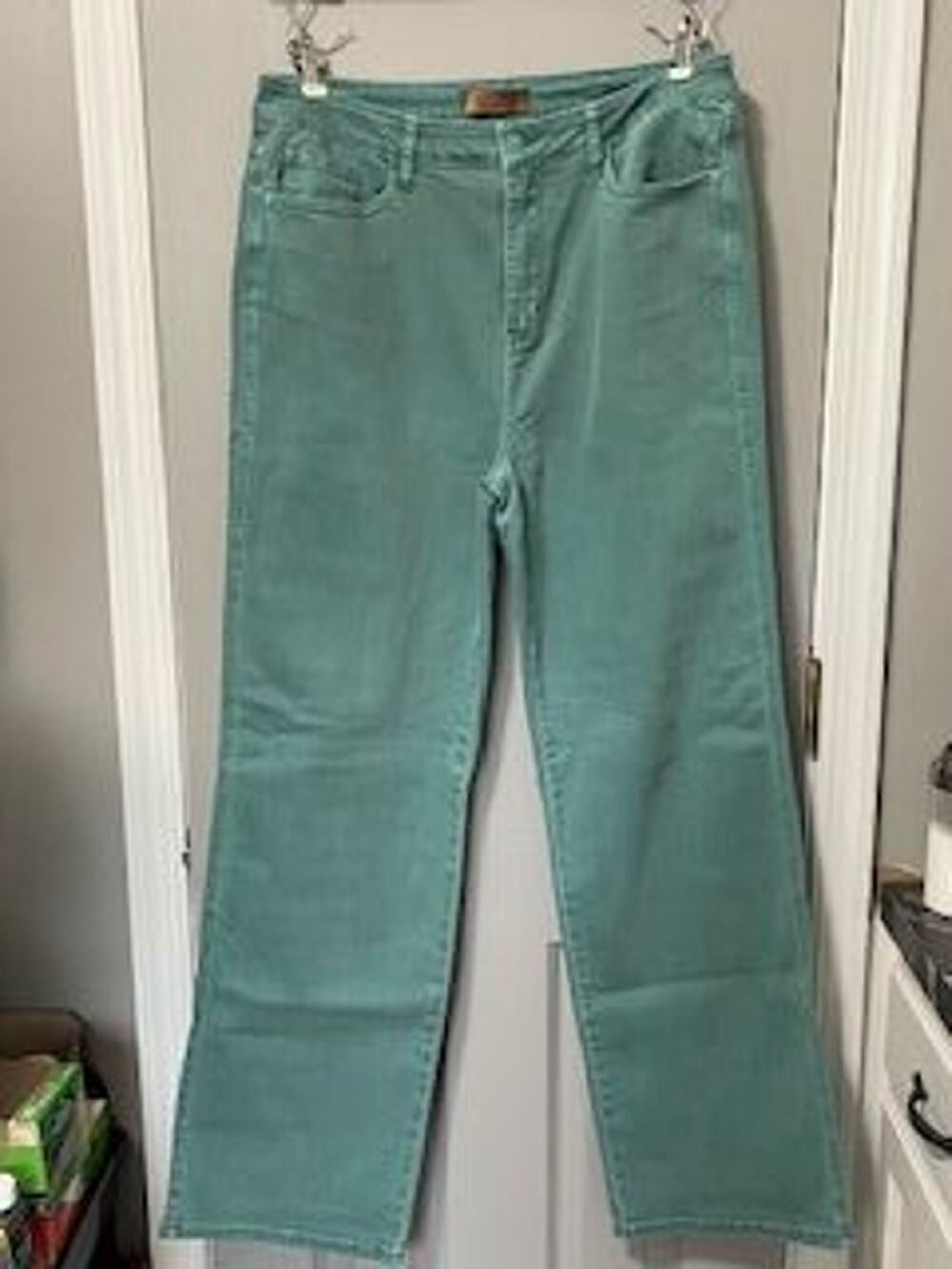 #B1123 PRE-LOVED Judy Blue Los Angeles straight leg jeans sea green size 15/32